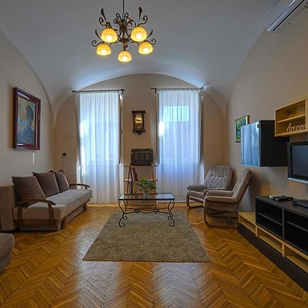 Demetrovics Udvarhaz Еґер Екстер'єр фото