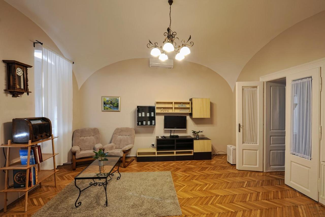 Demetrovics Udvarhaz Еґер Екстер'єр фото